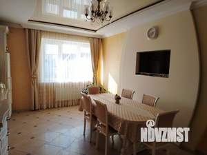 Дом 281м², 3-этажный, участок 8 сот.