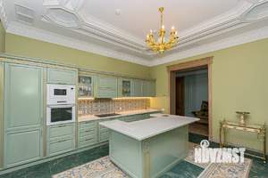 Дом 833м², 2-этажный, участок 10 сот.