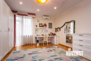 Дом 386м², 3-этажный, участок 3 сот.