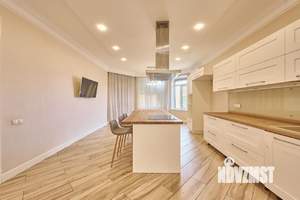 Дом 280м², 2-этажный, участок 8 сот.