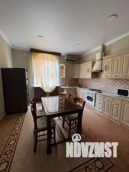 Дом 380м&sup2;, 3-этажный, посуточно, 