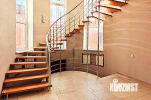 Дом 375м&sup2;, 3-этажный, на длительный срок, 