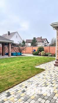 Коттедж 500м&sup2;, 3-этажный, на длительный срок, 