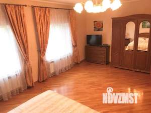 Дом 317м², 2-этажный, на длительный срок, 
