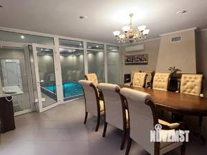 Дом 300м&sup2;, 2-этажный, посуточно, 