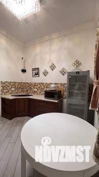 Дом 500м&sup2;, 3-этажный, посуточно, 