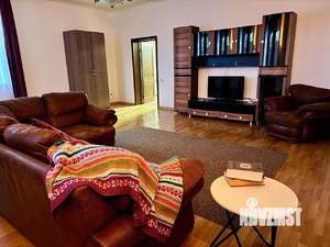 Дом 200м&sup2;, 2-этажный, на длительный срок, 