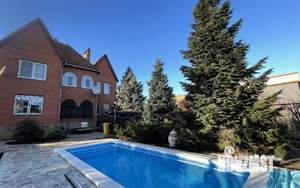 Дом 455м&sup2;, 3-этажный, посуточно, 