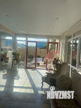 Дом 235м&sup2;, 2-этажный, на длительный срок, 