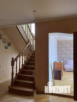 Дом 390м&sup2;, 3-этажный, на длительный срок, 