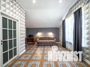 Дом 300м&sup2;, 2-этажный, на длительный срок, 