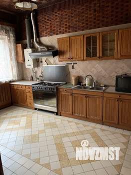 Дом 257м&sup2;, 3-этажный, на длительный срок, 