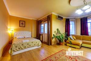 Дом 200м&sup2;, 2-этажный, на длительный срок, 