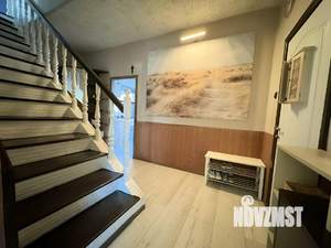 Коттедж 200м&sup2;, 2-этажный, на длительный срок, 