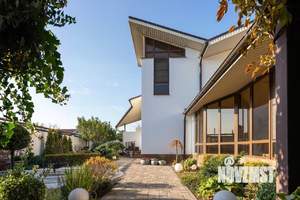 Дом 230м&sup2;, 2-этажный, на длительный срок, 