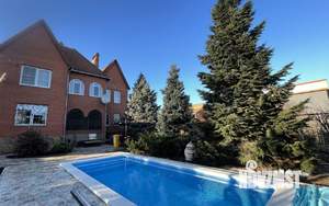 Дом 455м&sup2;, 3-этажный, посуточно, 