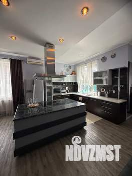 Дом 250м&sup2;, 2-этажный, посуточно, 