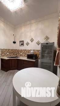 Дом 500м&sup2;, 3-этажный, посуточно, 