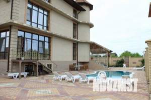 Дом 550м&sup2;, 3-этажный, посуточно, 