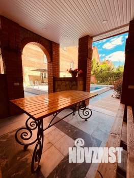 Дом 380м&sup2;, 3-этажный, посуточно, 