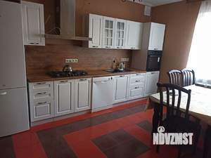 Дом 200м&sup2;, 2-этажный, на длительный срок, 