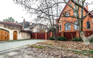 Дом 443м&sup2;, 2-этажный, на длительный срок, 