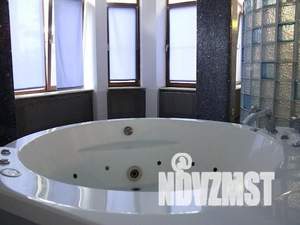 Дом 700м&sup2;, 2-этажный, посуточно, 