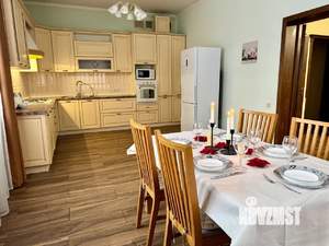 Дом 200м&sup2;, 2-этажный, на длительный срок, 