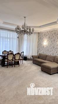 Коттедж 500м&sup2;, 3-этажный, на длительный срок, 