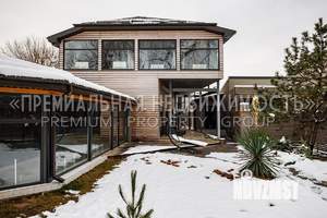 Дом 314м&sup2;, 2-этажный, на длительный срок, 