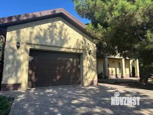 Дом 300м&sup2;, 2-этажный, на длительный срок, 