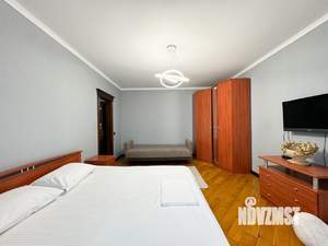 Дом 400м&sup2;, 2-этажный, посуточно, 