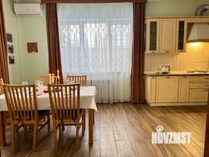 Дом 200м&sup2;, 2-этажный, на длительный срок, 