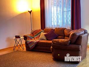 Дом 200м&sup2;, 2-этажный, на длительный срок, 