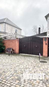 Коттедж 500м&sup2;, 3-этажный, на длительный срок, 