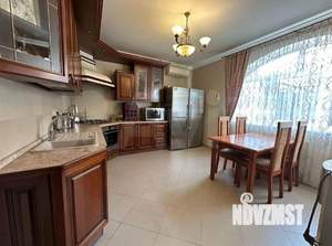 Дом 300м&sup2;, 2-этажный, посуточно, 