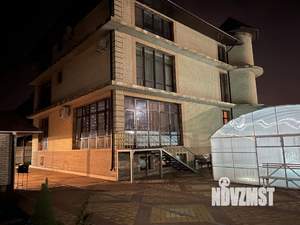 Дом 550м&sup2;, 3-этажный, посуточно, 