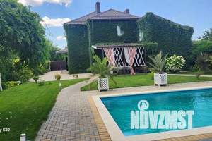 Дом 300м&sup2;, 2-этажный, посуточно, 