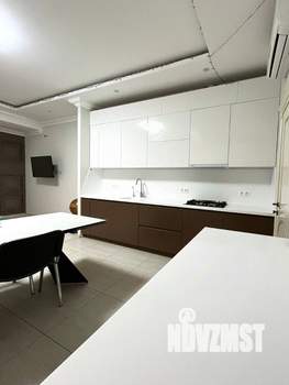 Дом 260м&sup2;, 3-этажный, на длительный срок, 