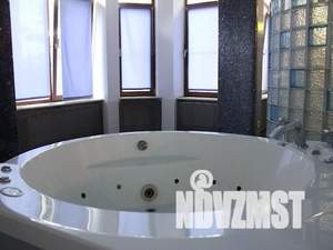 Дом 700м&sup2;, 2-этажный, посуточно, 