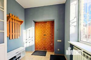 Дом 375м&sup2;, 3-этажный, на длительный срок, 