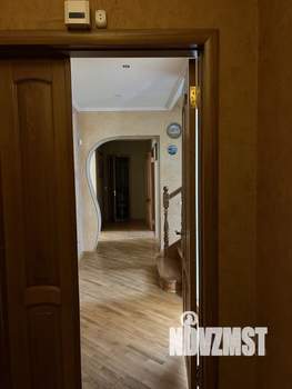 Дом 390м&sup2;, 3-этажный, на длительный срок, 