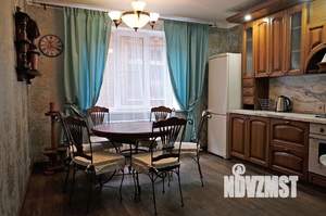 Дом 250м², 2-этажный, на длительный срок, 