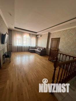 Дом 380м&sup2;, 3-этажный, посуточно, 