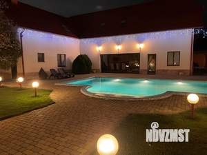 Дом 300м&sup2;, 2-этажный, посуточно, 