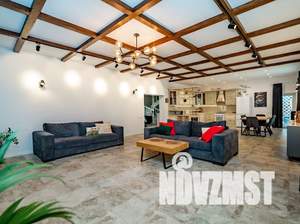 Дом 300м&sup2;, 2-этажный, на длительный срок, 