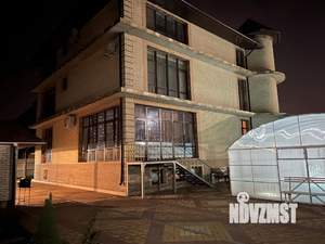 Дом 550м&sup2;, 3-этажный, посуточно, 