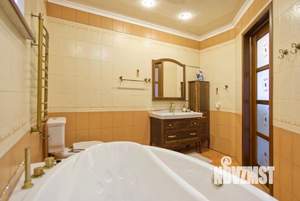 Дом 180м², 2-этажный, на длительный срок, 