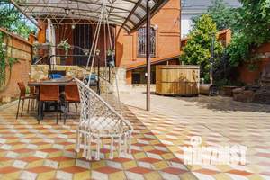 Дом 380м&sup2;, 2-этажный, посуточно, 