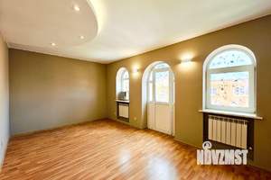 Дом 375м&sup2;, 3-этажный, на длительный срок, 